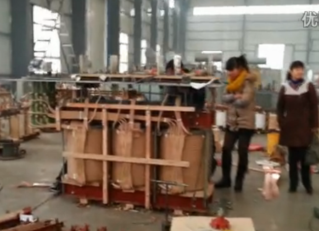 中頻爐冶煉現(xiàn)場視頻