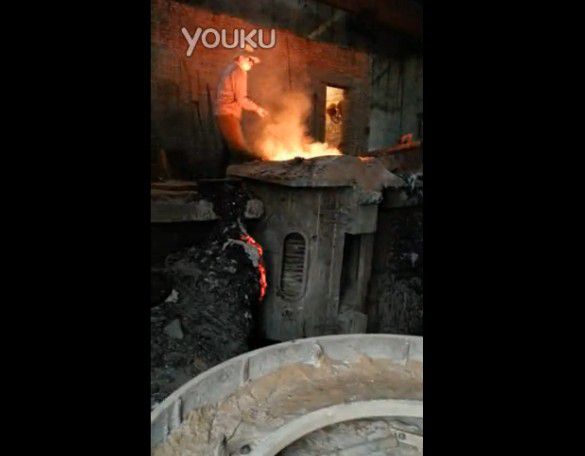 中頻爐冶煉現(xiàn)場(chǎng)視頻